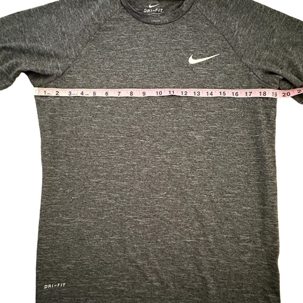 Nike ~ men’s grey Dri-FIT UPF 40+ Hydroguard Swim Tee ~ size Medium - Picture 6 of 7